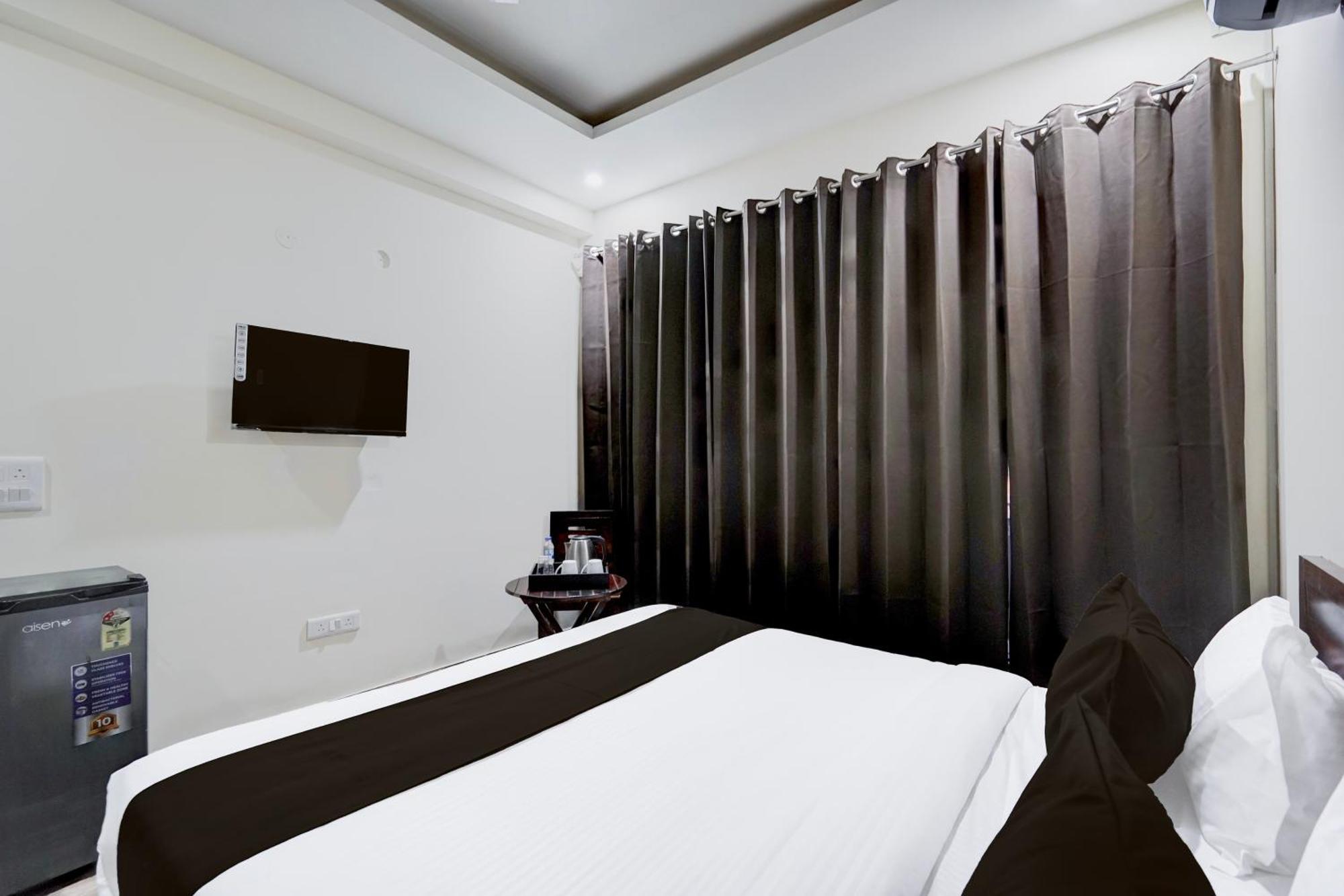 Townhouse Delight Inn Gurgáon Kültér fotó