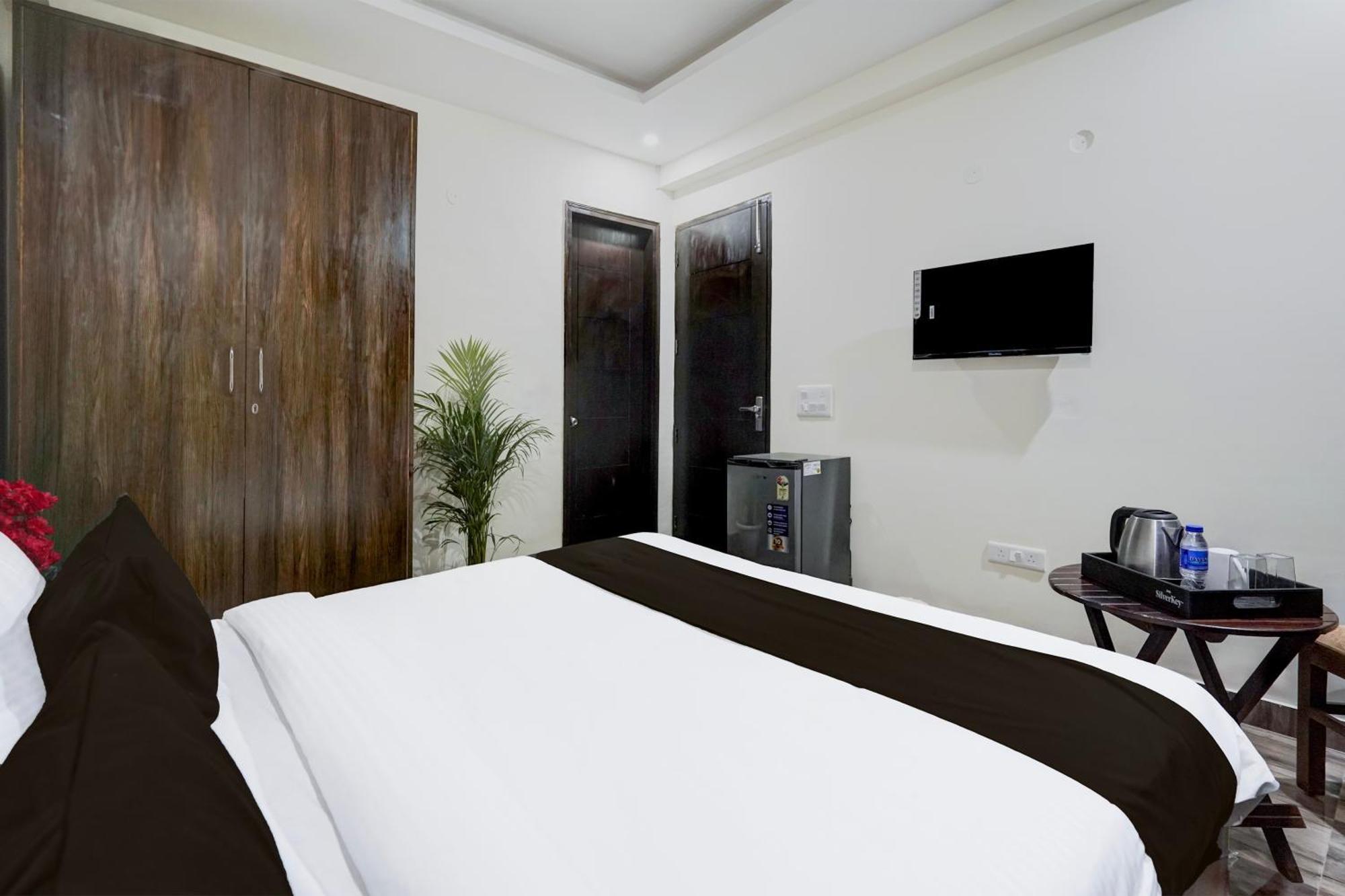 Townhouse Delight Inn Gurgáon Kültér fotó