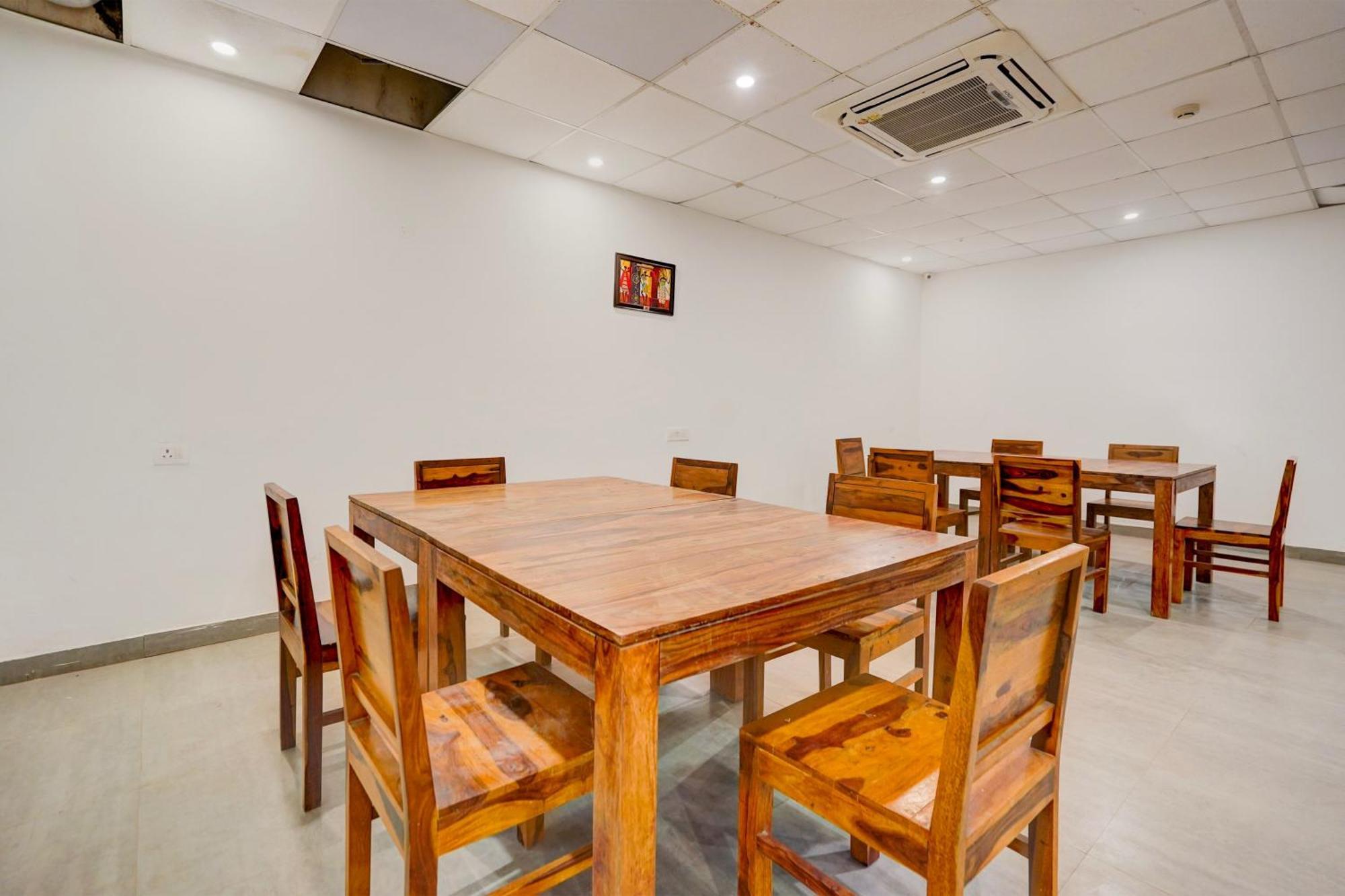 Townhouse Delight Inn Gurgáon Kültér fotó
